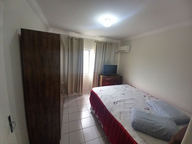 TEMPORADA MEIA PRAIA ITAPEMA/SC - QUADRA MAR AMPLO APTO