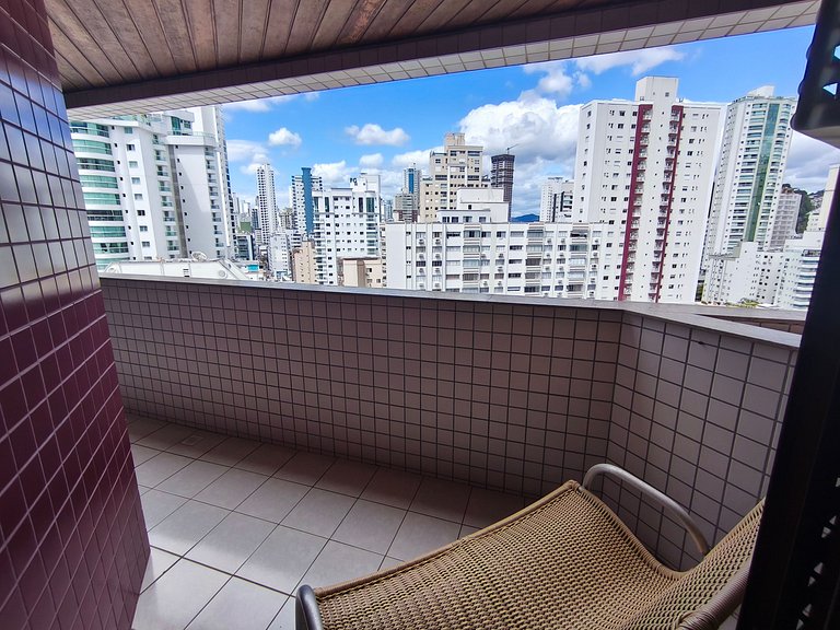 Apartamento 2 dormitórios a 130 m da praia | BC