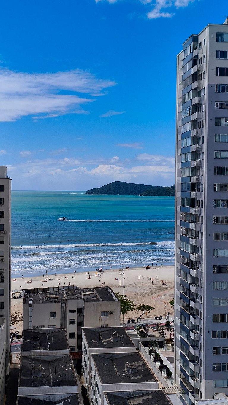 Apartamento 2 dormitórios a 130 m da praia | BC