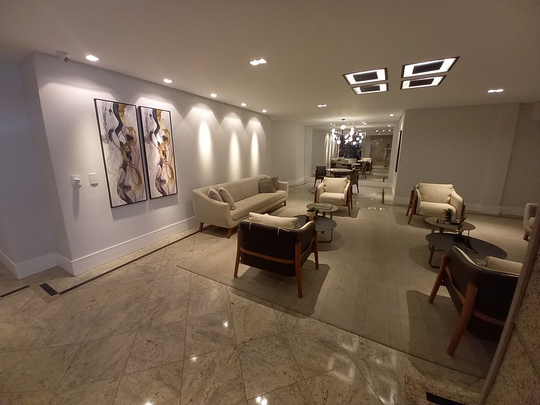 Apartamento 2 dormitórios a 130 m da praia | BC