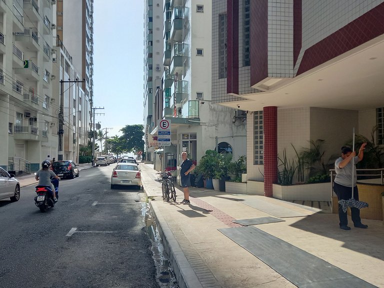 Apartamento 2 dormitórios a 130 m da praia | BC