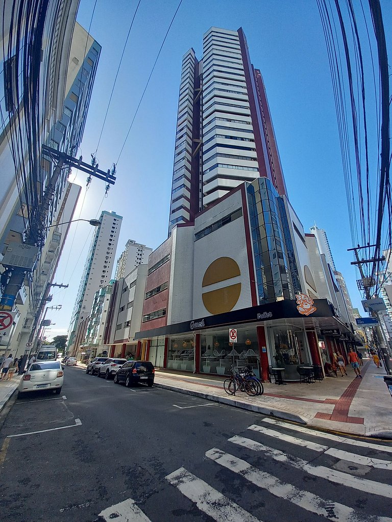 Apartamento 2 dormitórios a 130 m da praia | BC