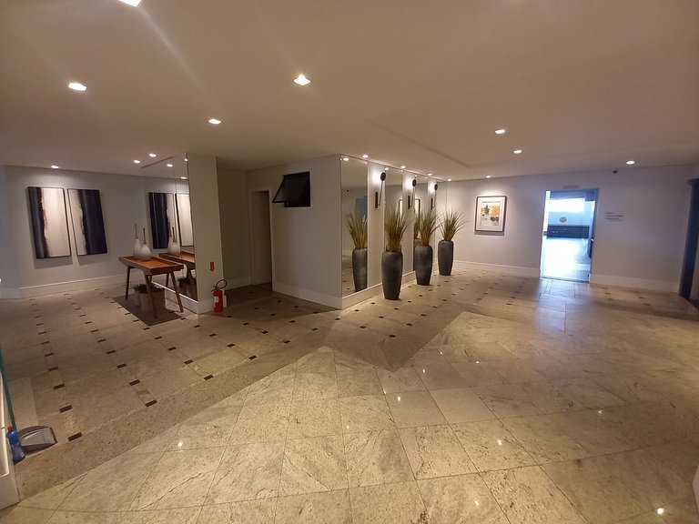 Apartamento 2 dormitórios a 130 m da praia | BC