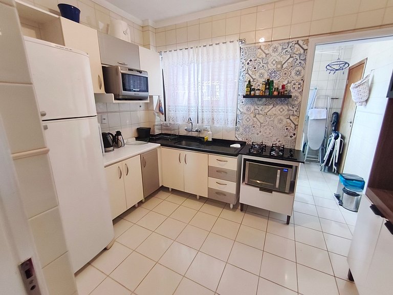 Apartamento 2 dormitórios a 130 m da praia | BC
