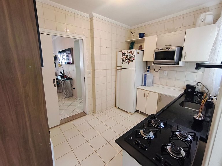 Apartamento 2 dormitórios a 130 m da praia | BC