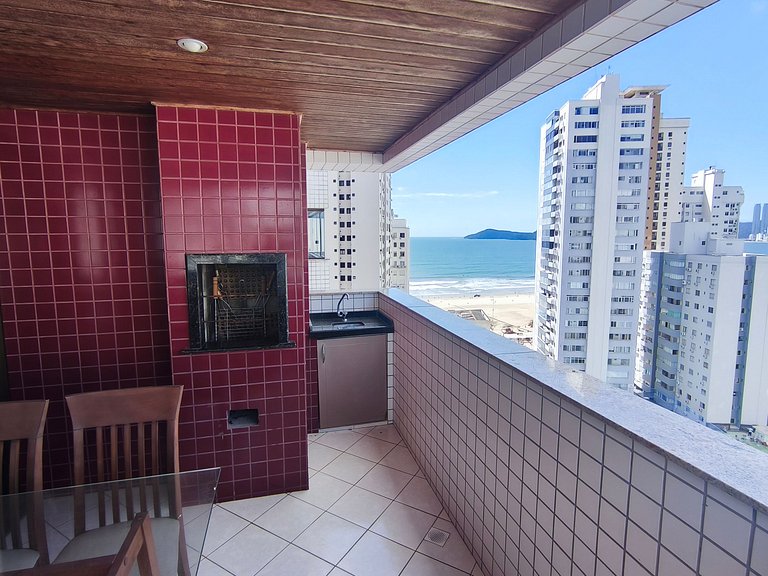 Apartamento 2 dormitórios a 130 m da praia | BC