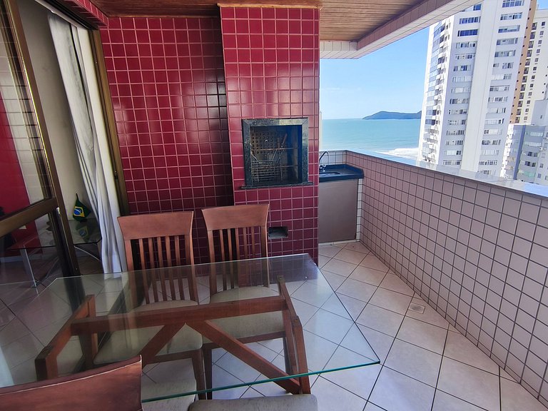 Apartamento 2 dormitórios a 130 m da praia | BC