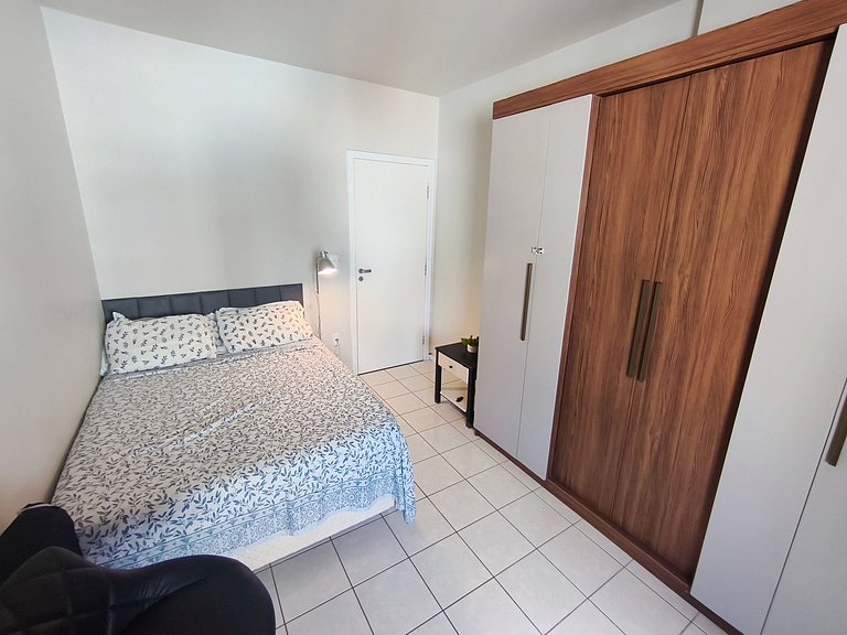 Apartamento 2 dormitórios a 130 m da praia | BC