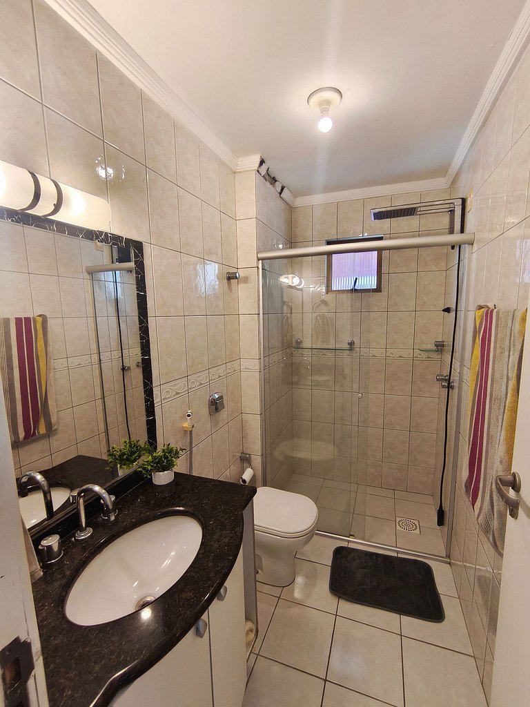 Apartamento 2 dormitórios a 130 m da praia | BC