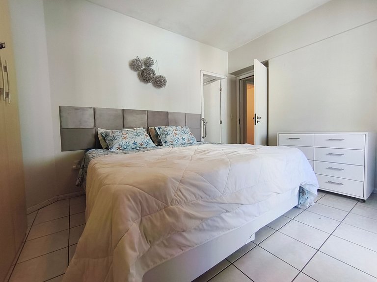 Apartamento 2 dormitórios a 130 m da praia | BC